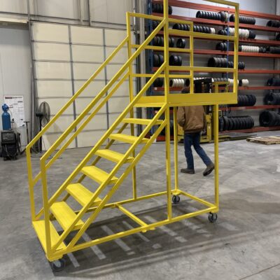 04-yellow-step-ladder-with-cantilever-min